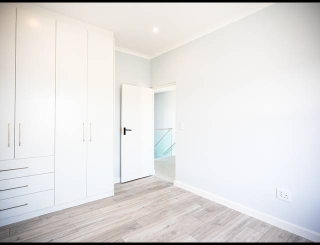 4 BEDROOM FREEHOLD FOR SALE IN SANDOWN